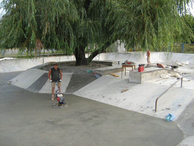 betonovy-skatepark-kosice-3 - betonovy-skatepark-kosice-3.jpg betonovy-skatepark-kosice-3.jpg