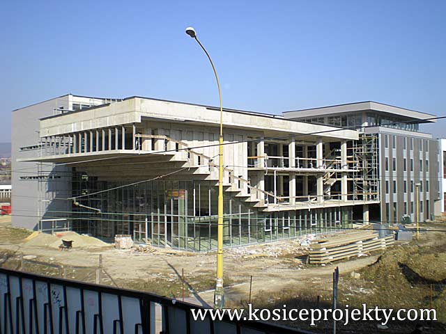 File:Univerzitná knižnica Technickej Univerzity v Košiciach.jpg - Wikimedia  Commons